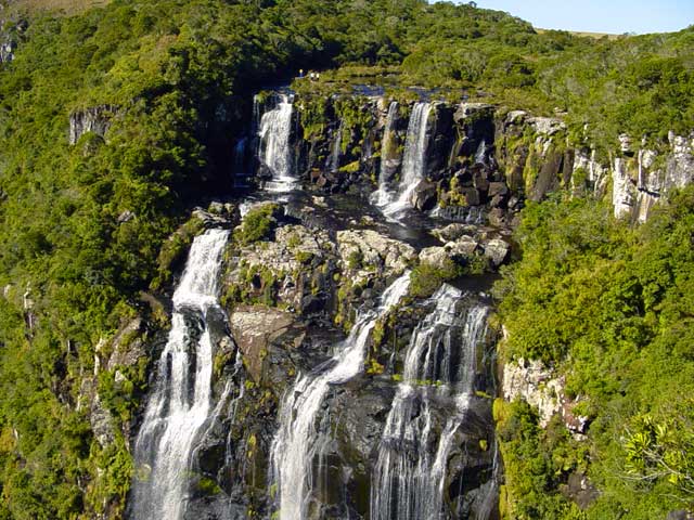 Cachoeira Tigre Preto. Foto via