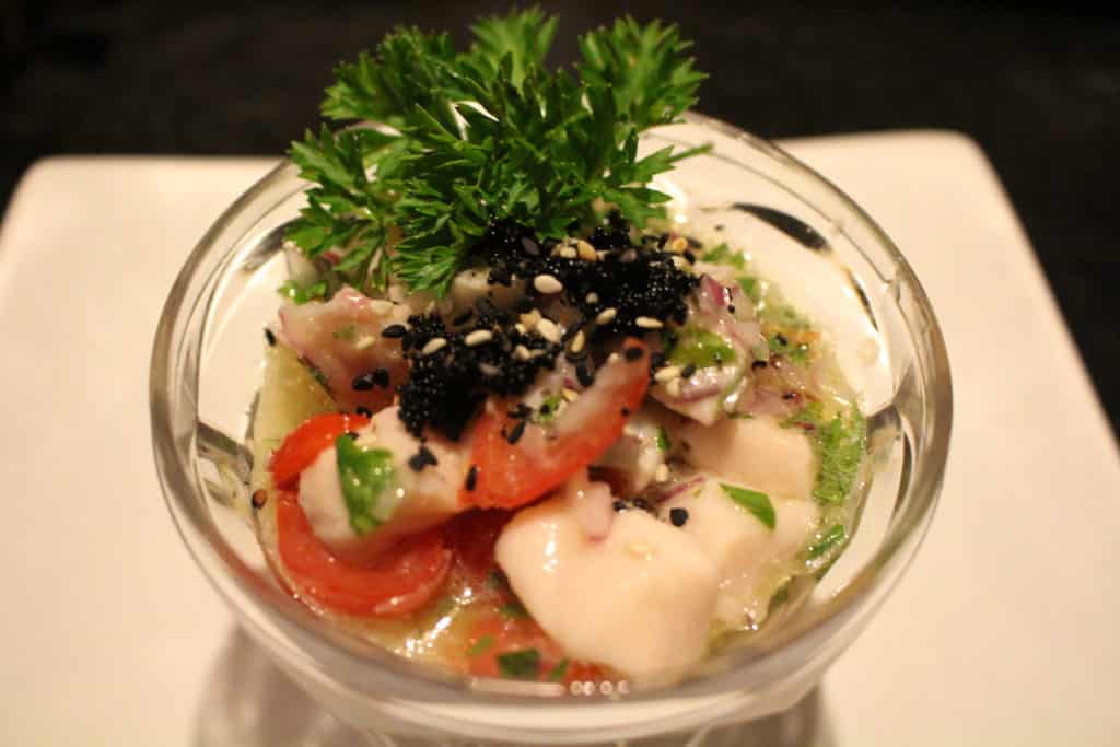 Ceviche de peixe branco com Caviar